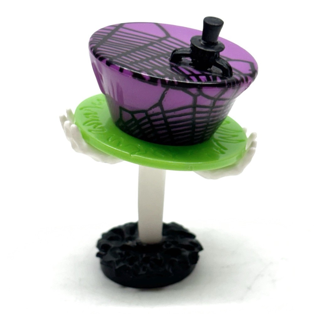 Monster High Abbey Bominable Ghouls Rule Spider Web Cake & Skeleton Hands Stand