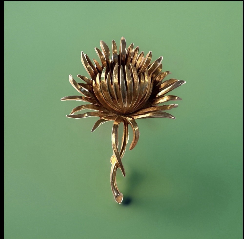 Crown TRIFARI Signed Scottish Thistle Textured Flower Gold Vintage Pin Brooch