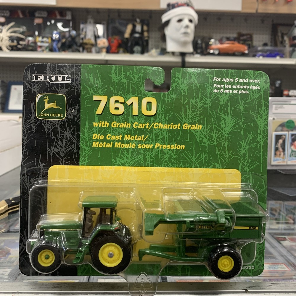 1/64 John Deere 7610 FWA Tractor with 500 Grain Cart Die-Cast Model