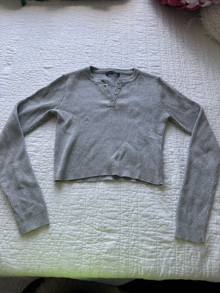 Brandy Melville Gray Knit Henley Button Long Sleeve Cropped Top 100% Cotton