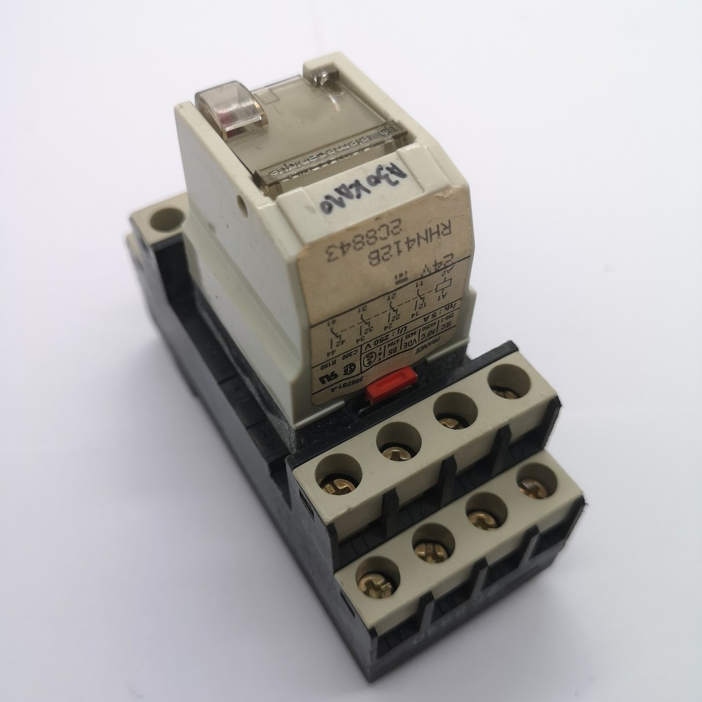 1 piece used Schneider Relay RHN412B + base
