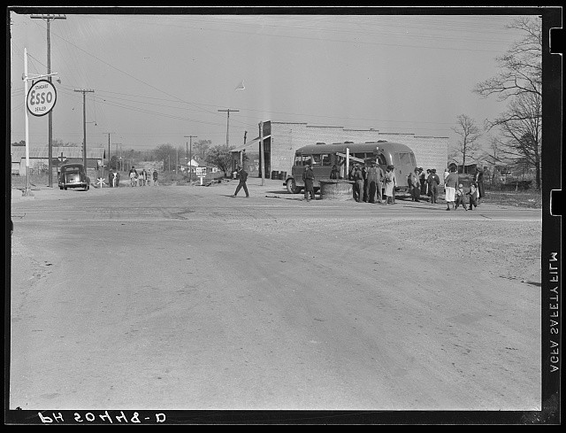 Photo:Esso Gas Station Bus Rural Road 1930s Black and White Photo
