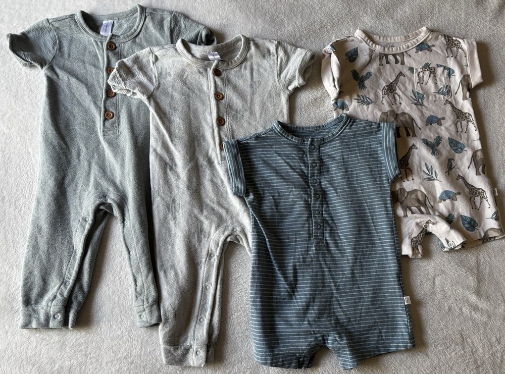 • Lot Of 4 Rompers Boys Toddlers Size 12 Months