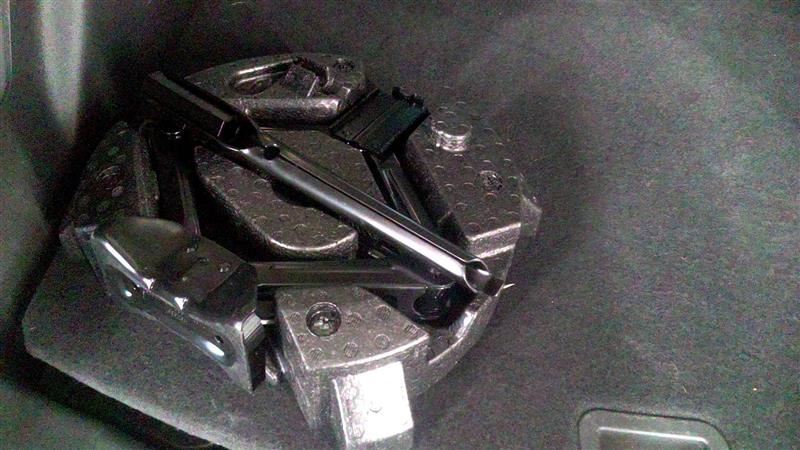 ESCAPE    2017 Jack 104551847 NO FOAM TRAY NO SPARE TIRE