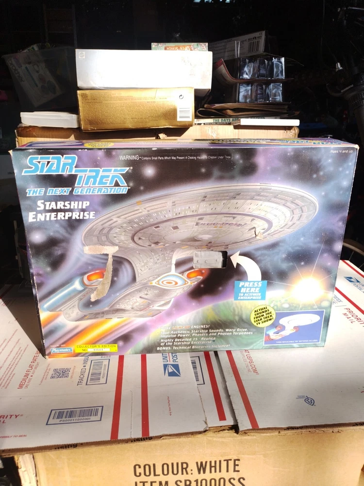 Playmates Toys Star Trek USS Enterprise Vehicles Action Figure