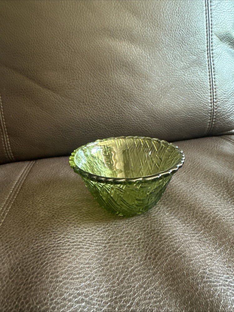 4.5” Vtg MCM Indiana Glass Weavetex Pattern Avocado Green  Trinket Dish