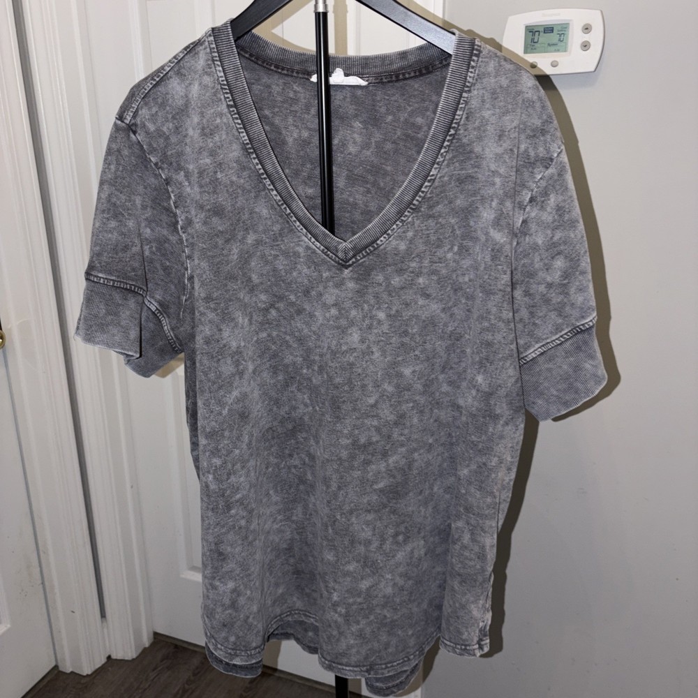 Jane & Delancey Heavy Cotton/Poly V-Neck Top Size 1X Distressed Boyfriend T Edgy