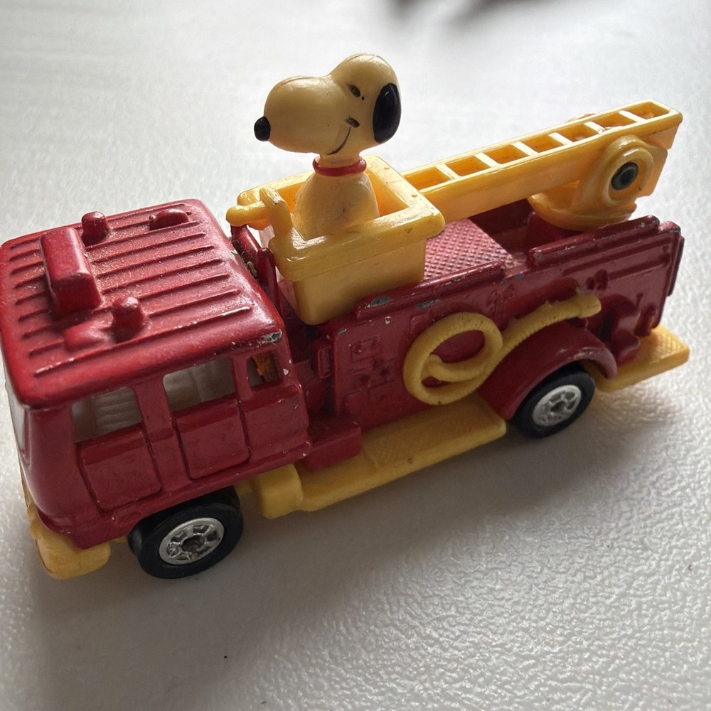 VTG Snoopy Diecast 1958 Aviva Metal Toy Fire Truck Ladder Engine No. C1