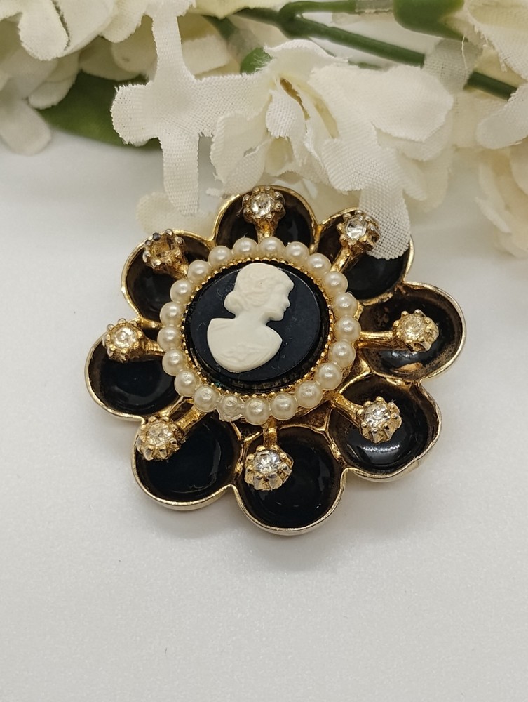 Vintage Signed Coro Black Gold Tone Cameo Faux Seed Pearl Brooch Pin