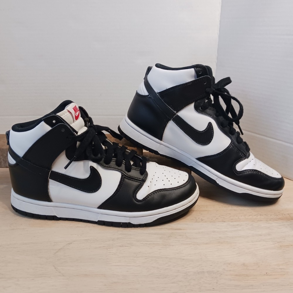 Nike Women’s Retro Dunk High Tops Panda Black & White University Red Size 8.5