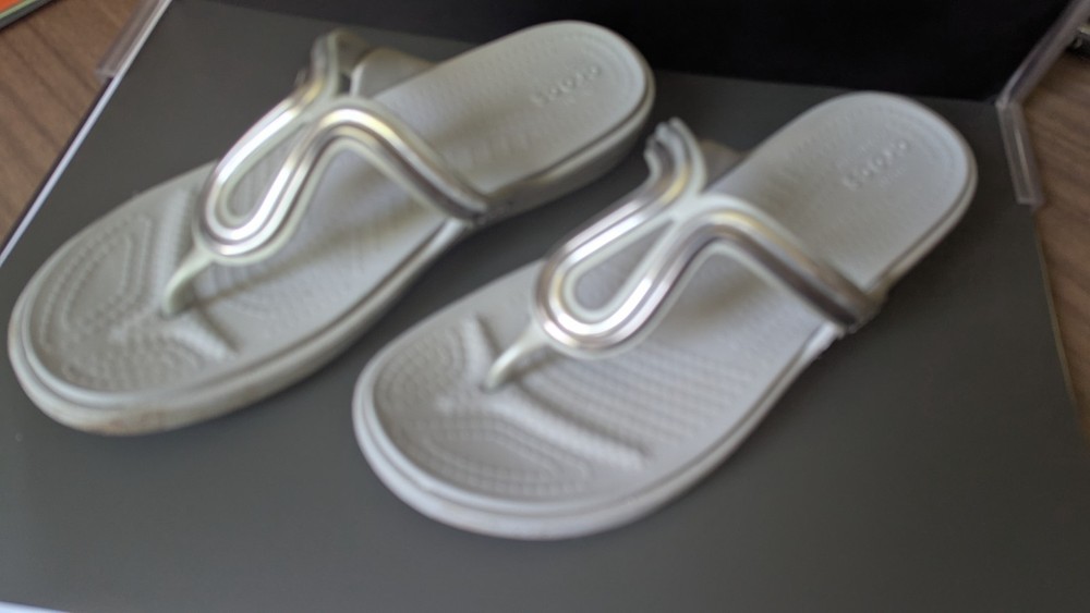 CROCS Silver/Gray Thongs Flip Flops Dual Comfort Size 8
