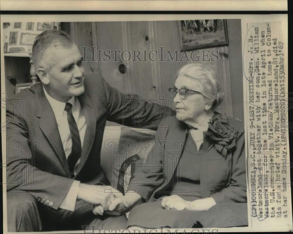 1967 Press Photo General William Westmoreland visits his mother in Columbia