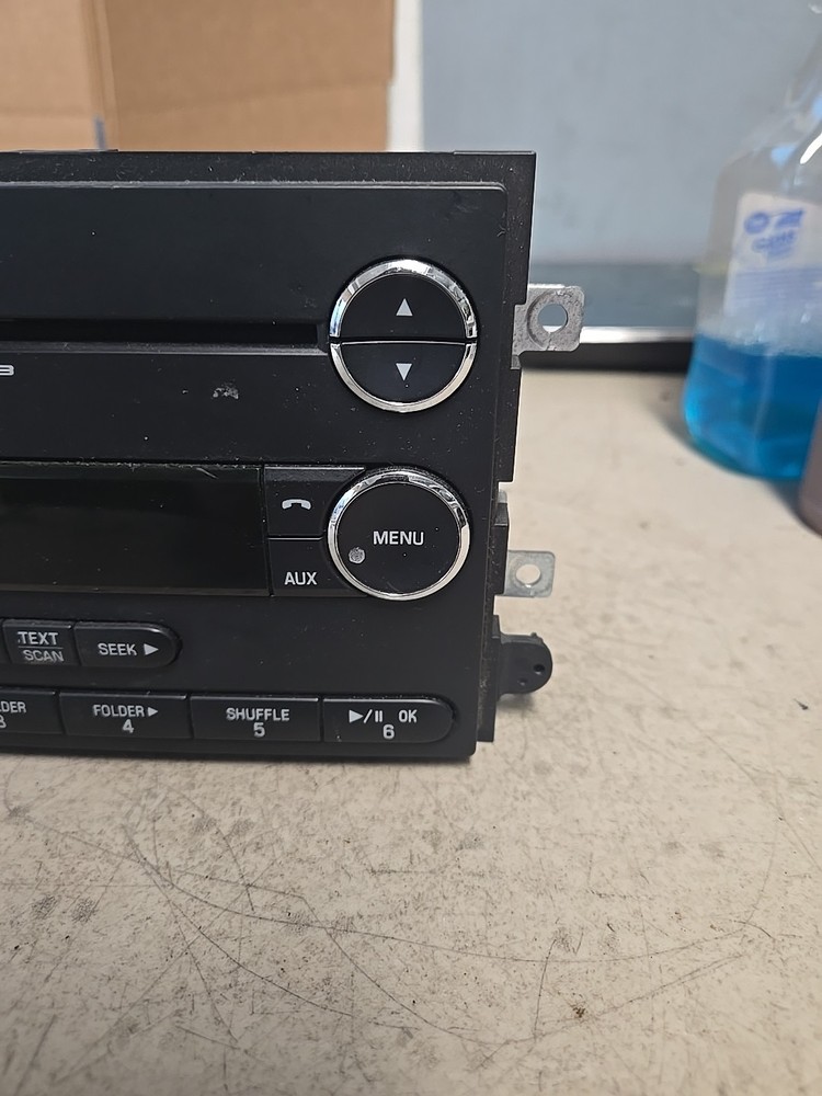 2009  Mercury Mountaineer Radio AM FM MP3 6 CD 8L2T-18C815-BF