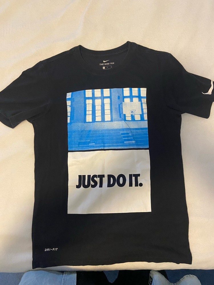 Nike men’s small just do it Tee Looks Good