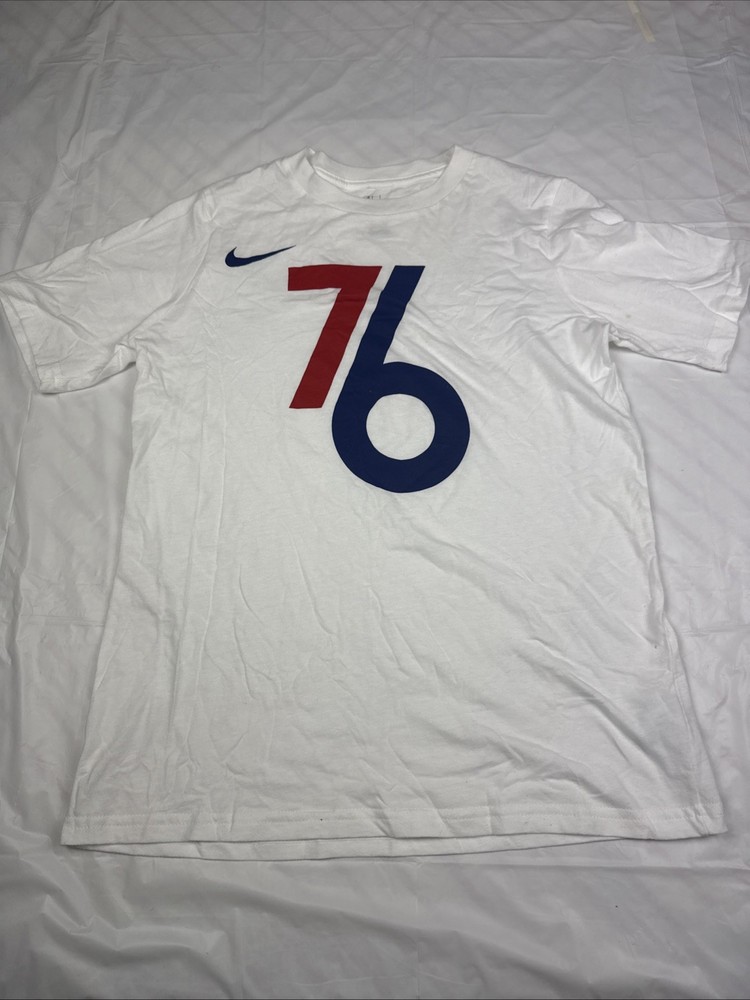 MENS NIKE NBA 76ERS ESSENTIAL CITY EDITION SHORT SLEEVE LOGO T-SHIR