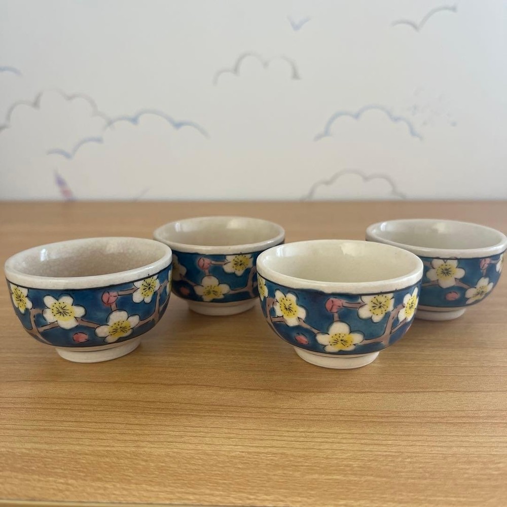 Kutani ware sake cup set of 4 floral pattern ceramic unused