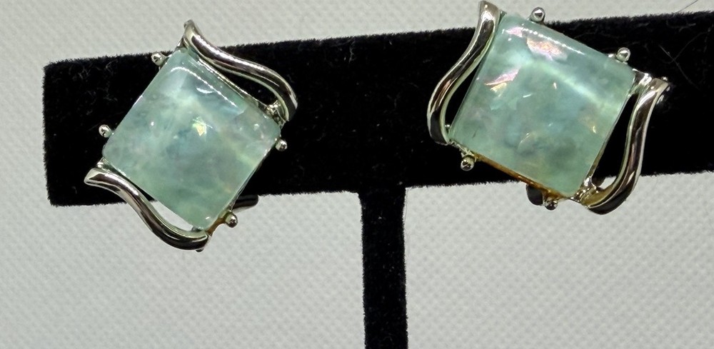 Vintage Confetti Coro Lucite Clip On Earrings Green Blue Silver Tone Iredescent
