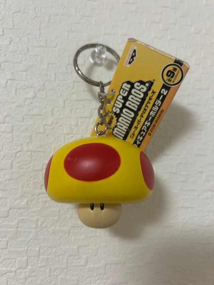 [RARE] New Super Mario Bros. 2006 Mega Mushroom Keychain Keyring Banpresto