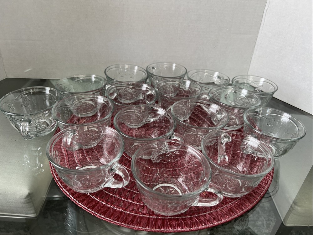 Anchor Hocking Savannah Punch  Set Of 16 Cups And 16 Plastic Hocks