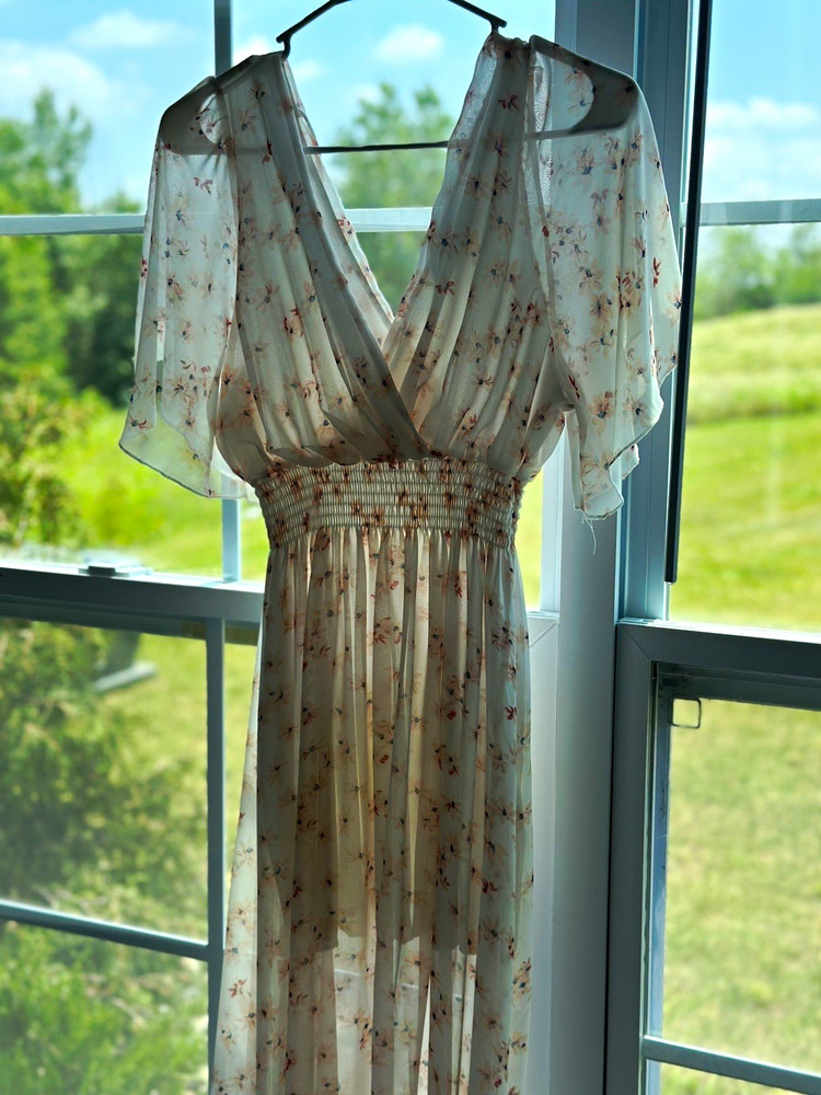 Women’s Ivory Floral Chiffon Midi Dress V-Neck Flutter Sleeve Smocked S
