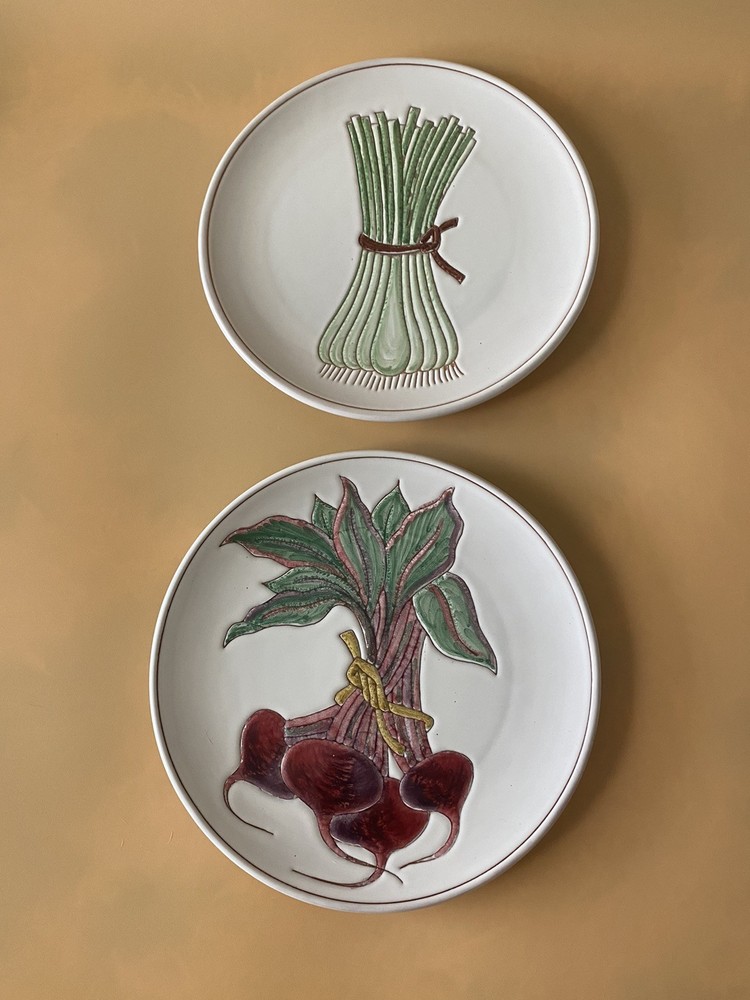 Vintage Set Of 2 Italian Majolica Ceramic Vegetable Salad Plates 8” #479