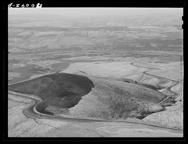 Photo:Lewiston Idaho 1941 Lewiston Hill Aerial View Winding Road Farmland