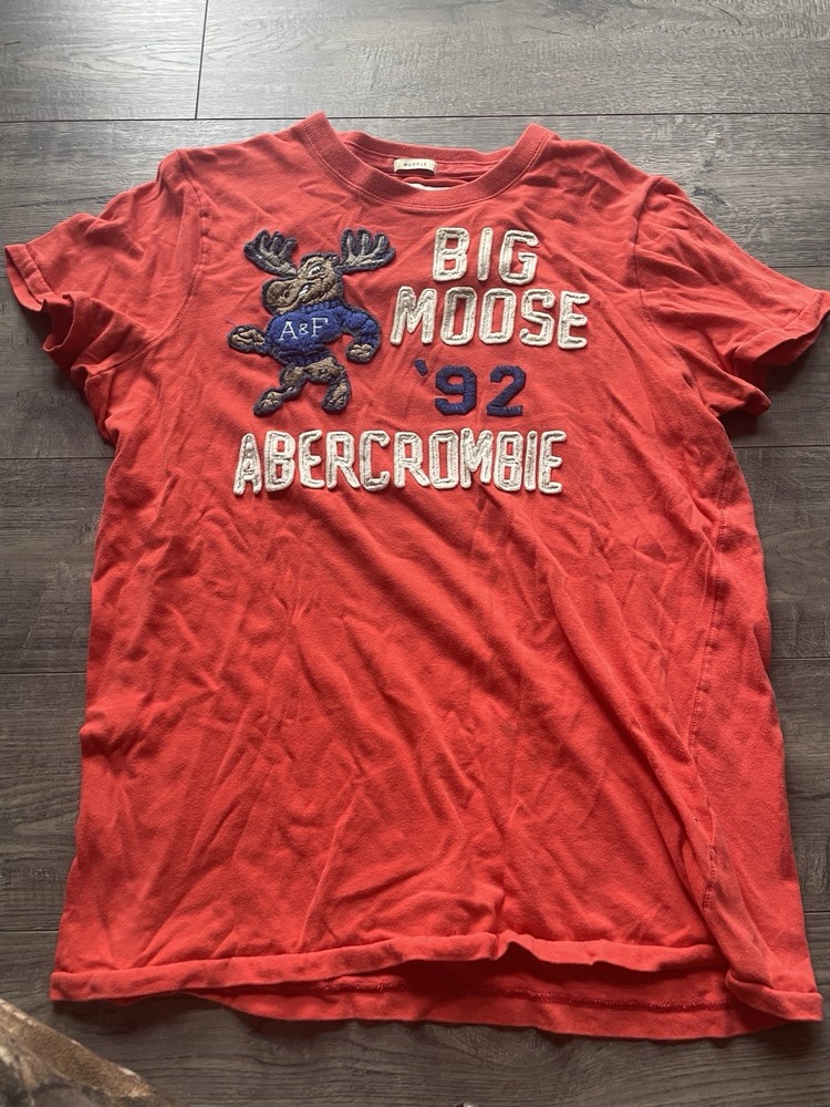 Abercrombie & Fitch Muscle Fit Red Embroidered Moose Graphic T-Shirt M