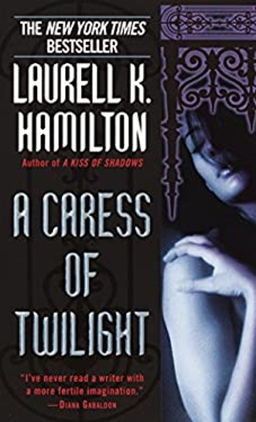 A Caress of Twilight Mass Market Paperbound Laurell K. HamiltonFree US Delivery | ISBN:0345423429