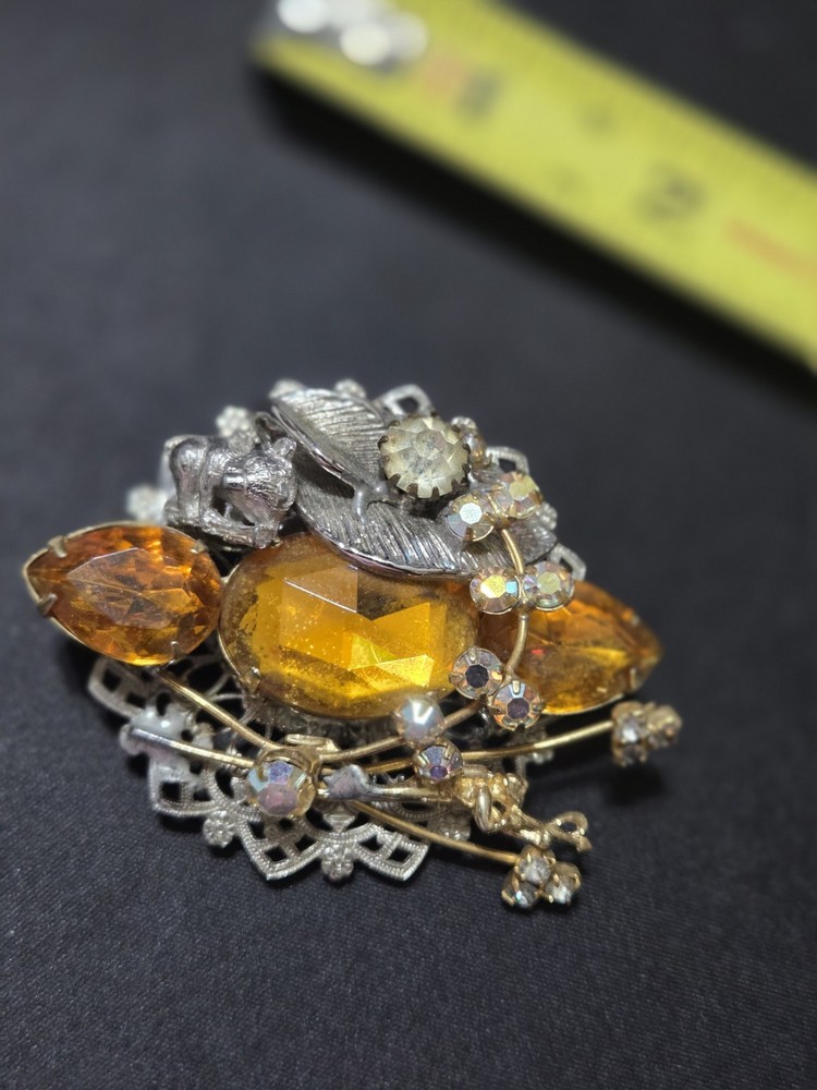 Vintage  Brooch TOPAZ Colored Stone Clear Stonez - Gold-tone Metal Pin