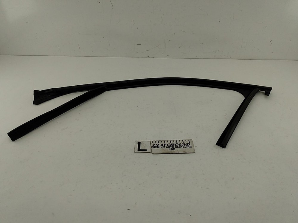2017-2024 Alfa Romeo Giulia Left Front Upper Door Window Seal Molding