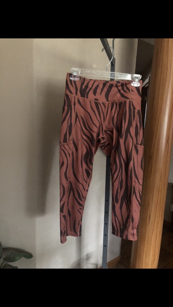 Women's Tek Gear Workout Gear Capris size M EUC!