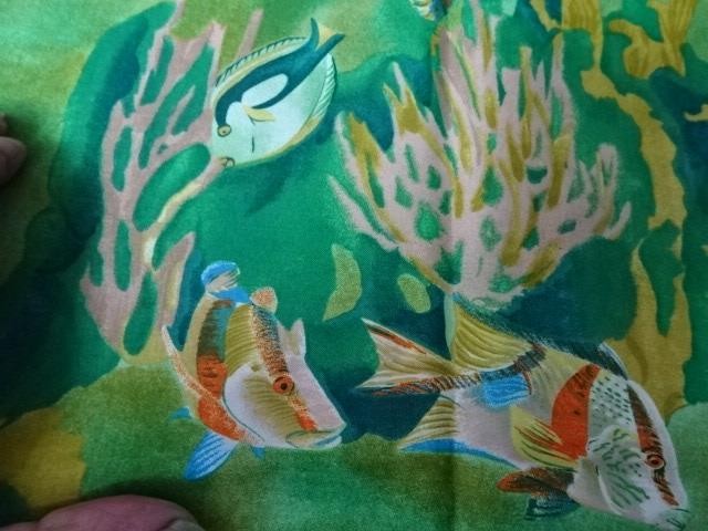 Vtg 1 1/2 yds HAWAII PRINT-GVH fashion/apparel fabric-silky-Fish motif-lovely!!
