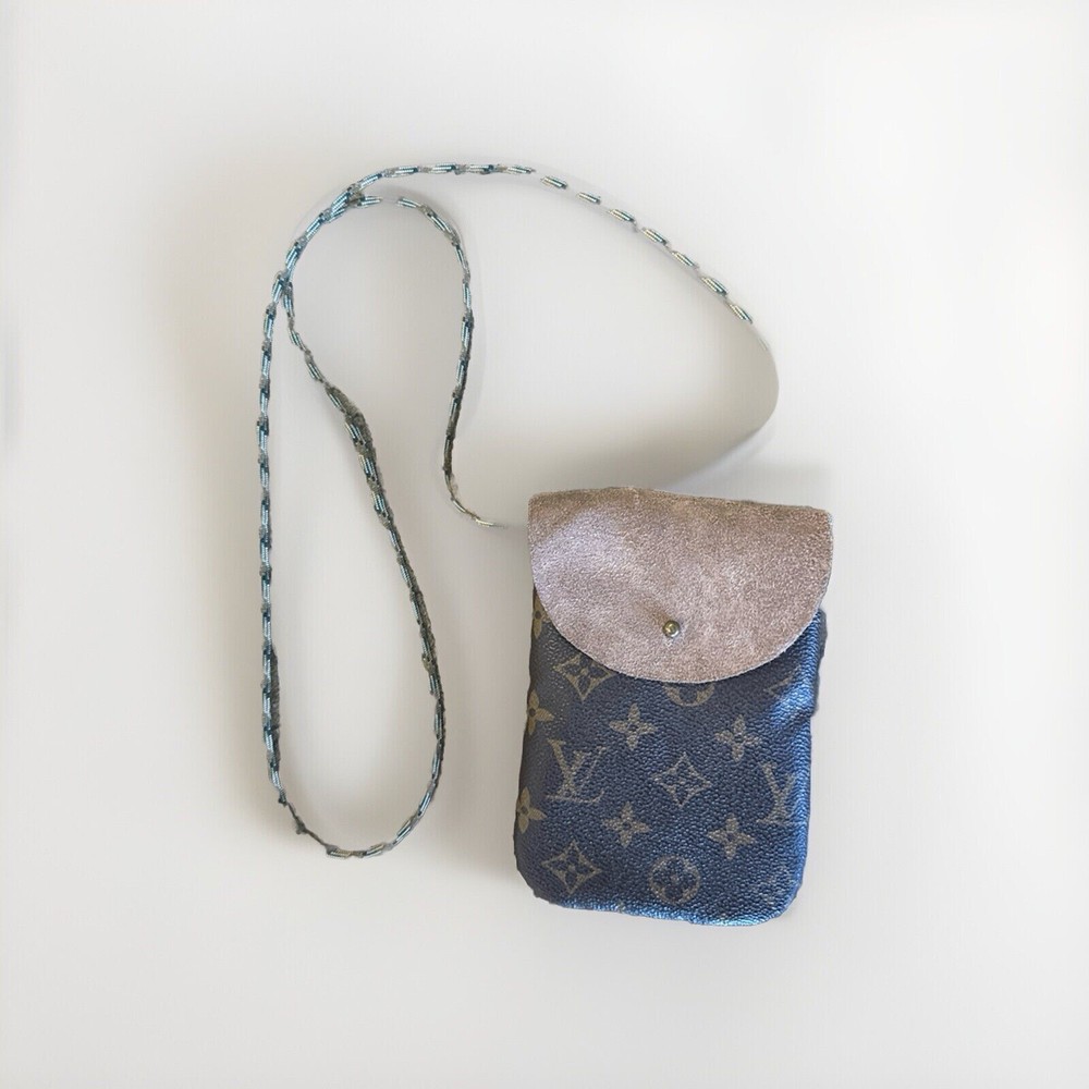 Louis Vuitton Small Sling Pouch Card And Phone Holder