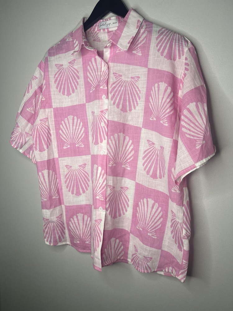 Petal & Pup Pink Seashell Button Down Shirt Medium 100% Cotton Coastal Beachy