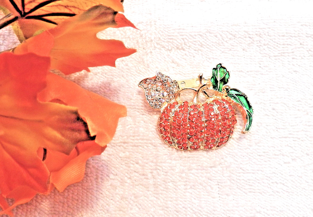 Spooky Halloween Pin Brooch Jack O Lantern Pumpkin Rhinestones Orange K13