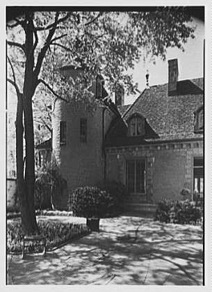 Photo:Brookville Long Island NY Mrs Coster Morris Residence Courtyard 1947