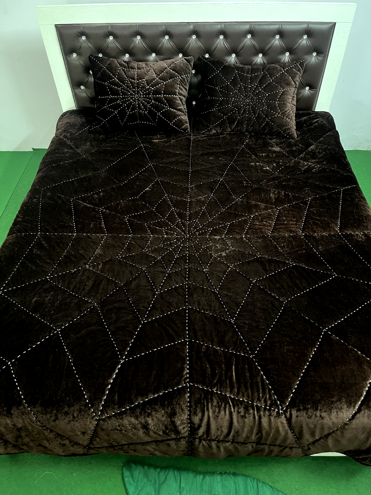 Brown velvet bed Quilt Velvet Comforter brownQueen King Size For Bedding Quilts.