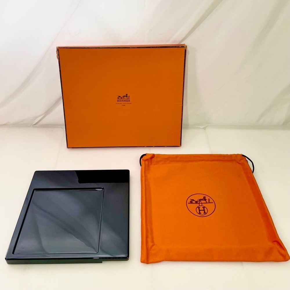 Hermès Black Leather Tray 250mm Diameter Used with Damaged Box