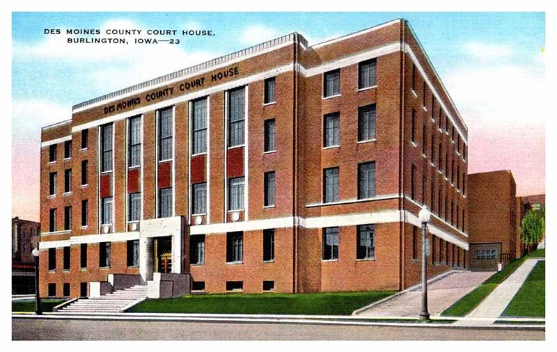 Postcard COURT HOUSE SCENE Burlington Iowa IA m/09 AP3145