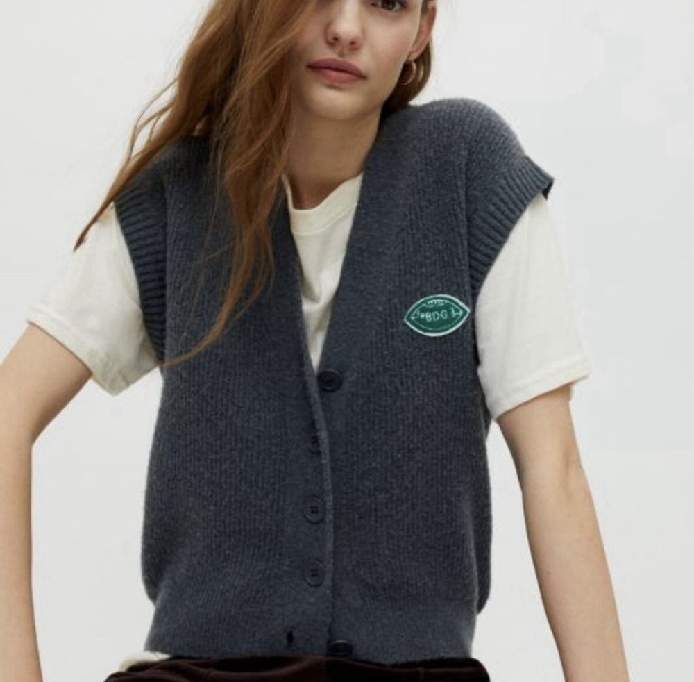 NEW Urban Outfitters BDG Rowen Button Front Sweater Vest Gray Grey Women Medium