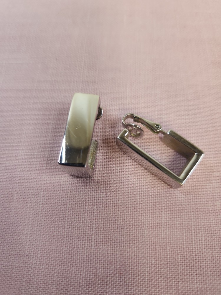 Vintage Avon Signed Silver Tone Rectangular Hoop Geometric Clip On Earrings 70s