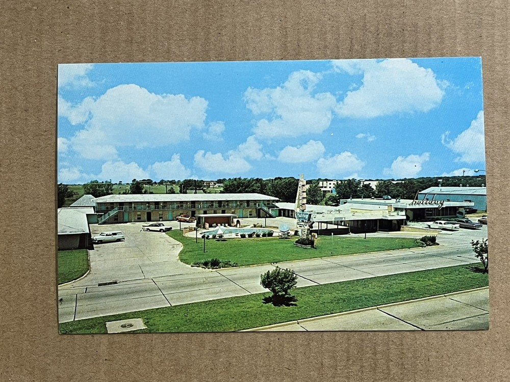 Postcard Muskogee Oklahoma Holiday Motel and Restaurant Vintage Roadside OK PC