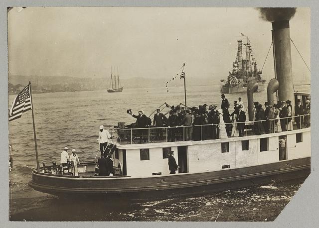 Photo:New York NY Theodore Roosevelt Arriving 1910 Ship Tugboat Crowd