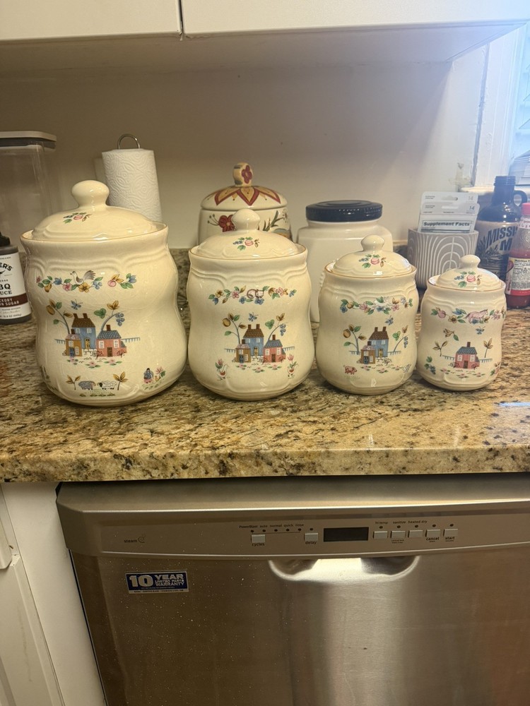 International Heartland 4 piece Canister Set w/ Lids Complete Cottage  Excellent