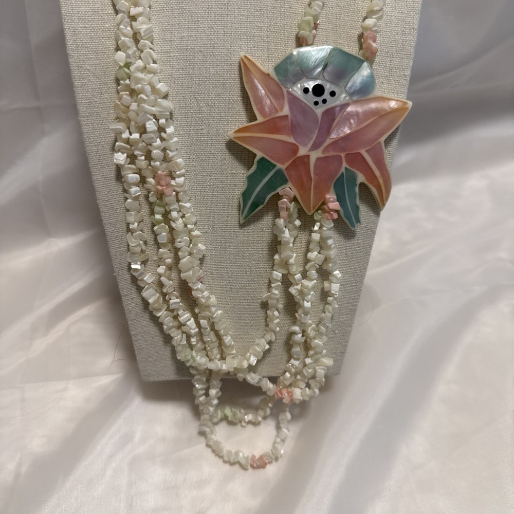 Vintage Lee Sands Mother Of Pearl Flower Necklace