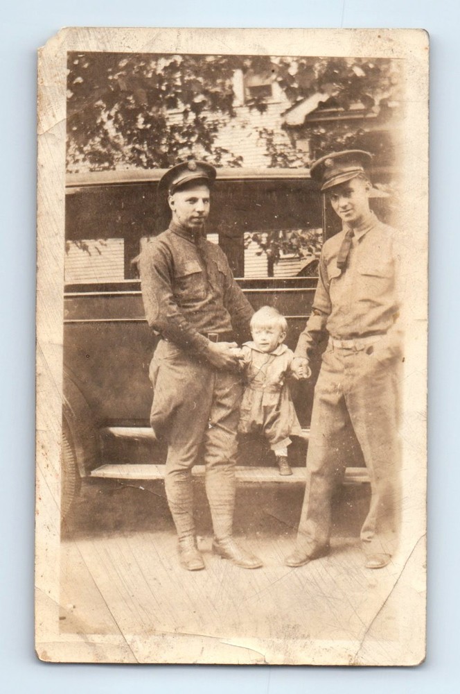 Old Vintage Photo ARMY MEN SOLDIERS BY CLASSIC CAR MODEL T FORD SNAPSHOT