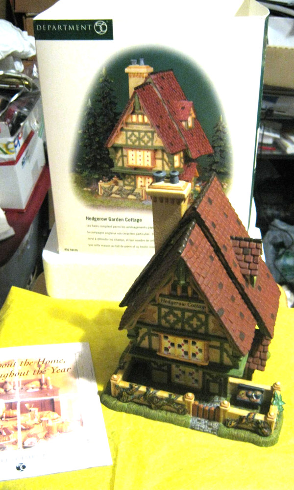 Dept 56 Dickens Christmas Village Hedgerow Garden Cottage in Box #56.58476
