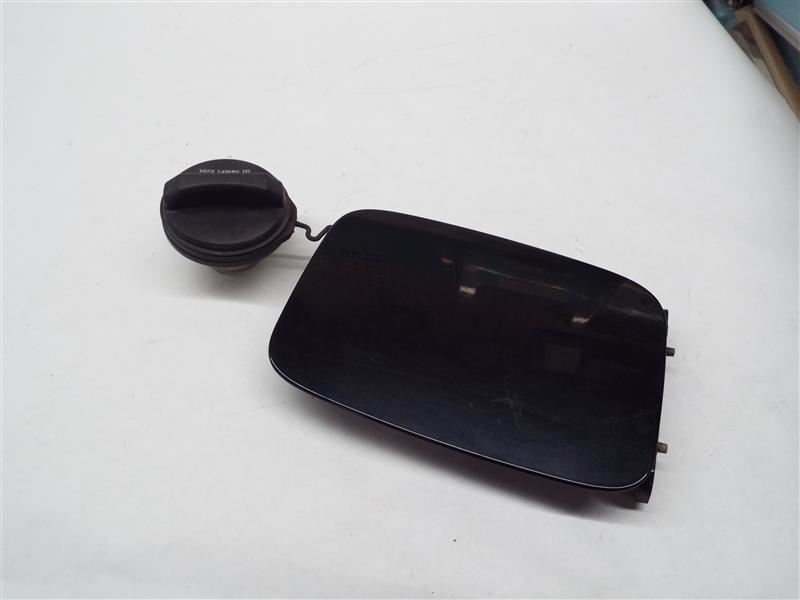 S40       2010 Fuel Filler Door 235883