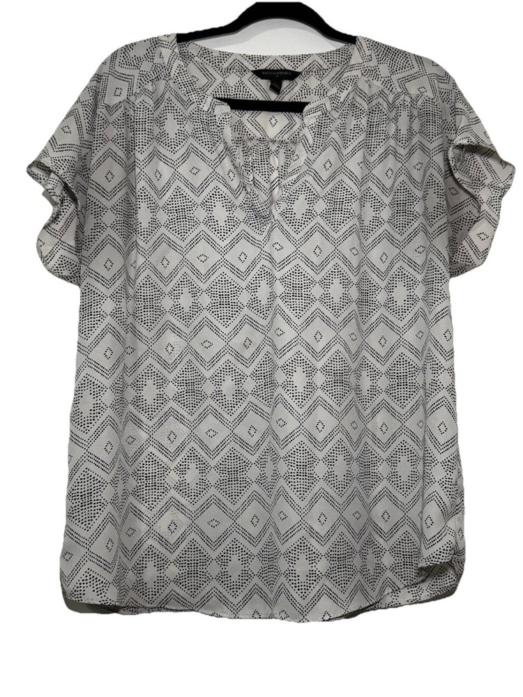 Banana Republic Women's Size Large Blouse White Black Diamond Print V-Neck