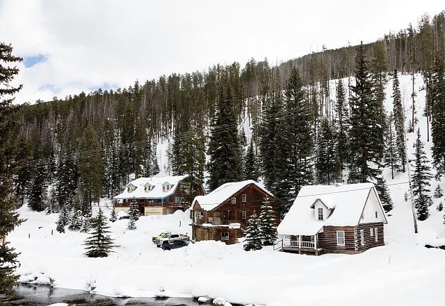 Photo:Vail Colorado 2016 Ski Resort Cabins Snowy Mountain Lodge Homes